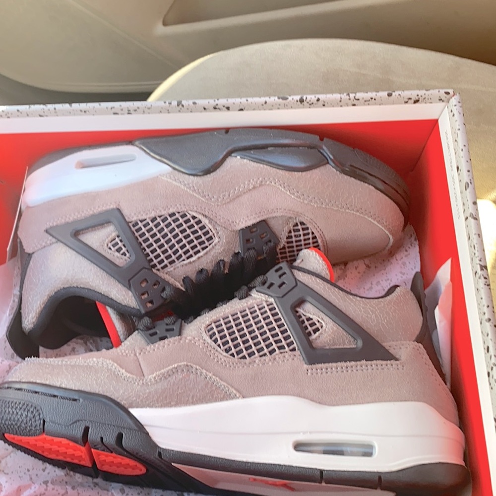 Taupe haze Jordan 4s 5.5y/7w